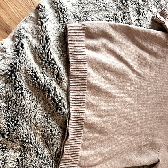 Adorable Premise Medium top - Picture 4 of 6